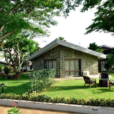 Caves County Resort Malegaon Bagian luar foto