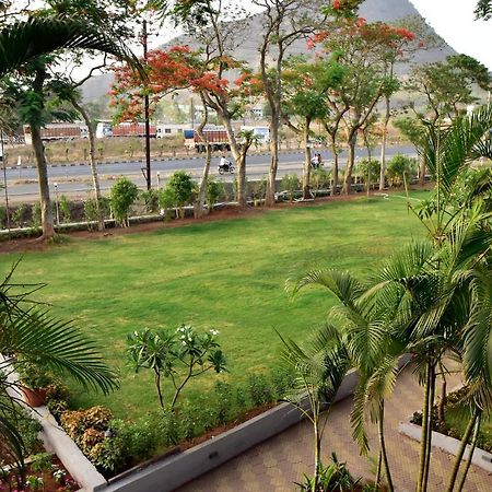 Caves County Resort Malegaon Bagian luar foto