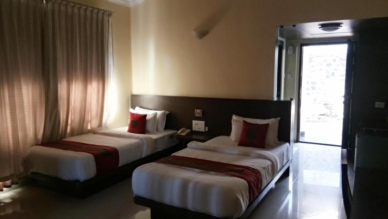 Caves County Resort Malegaon Bagian luar foto