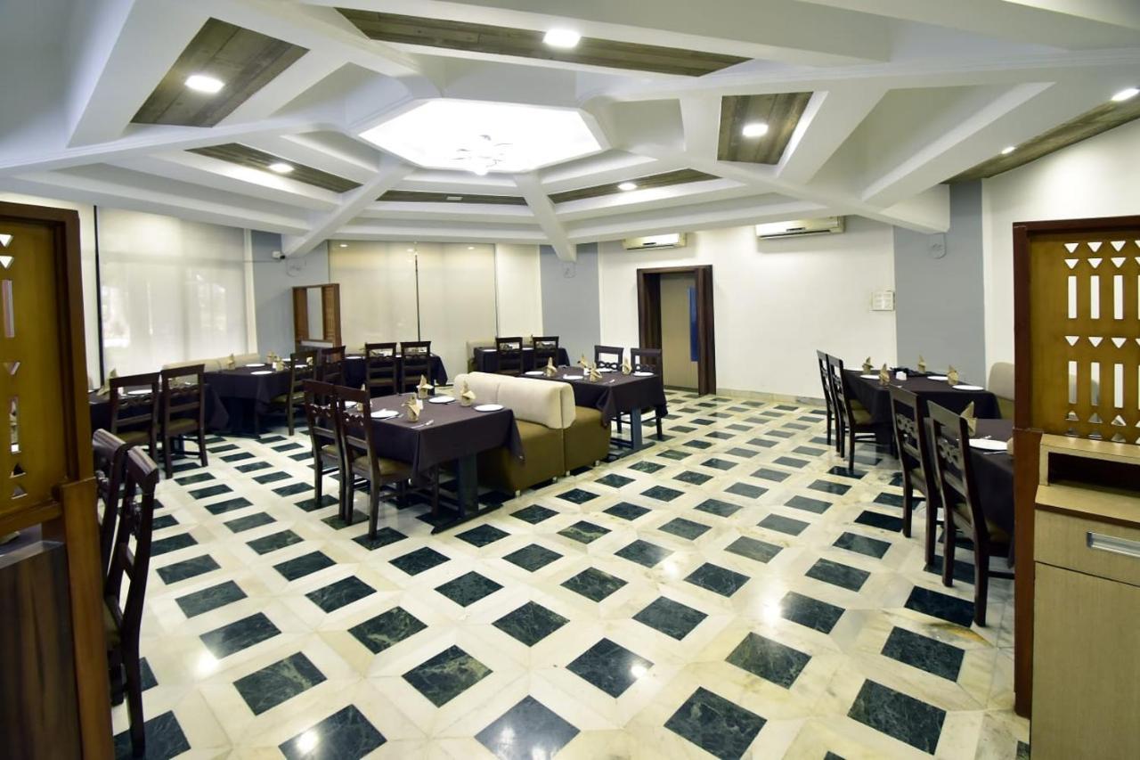 Caves County Resort Malegaon Bagian luar foto