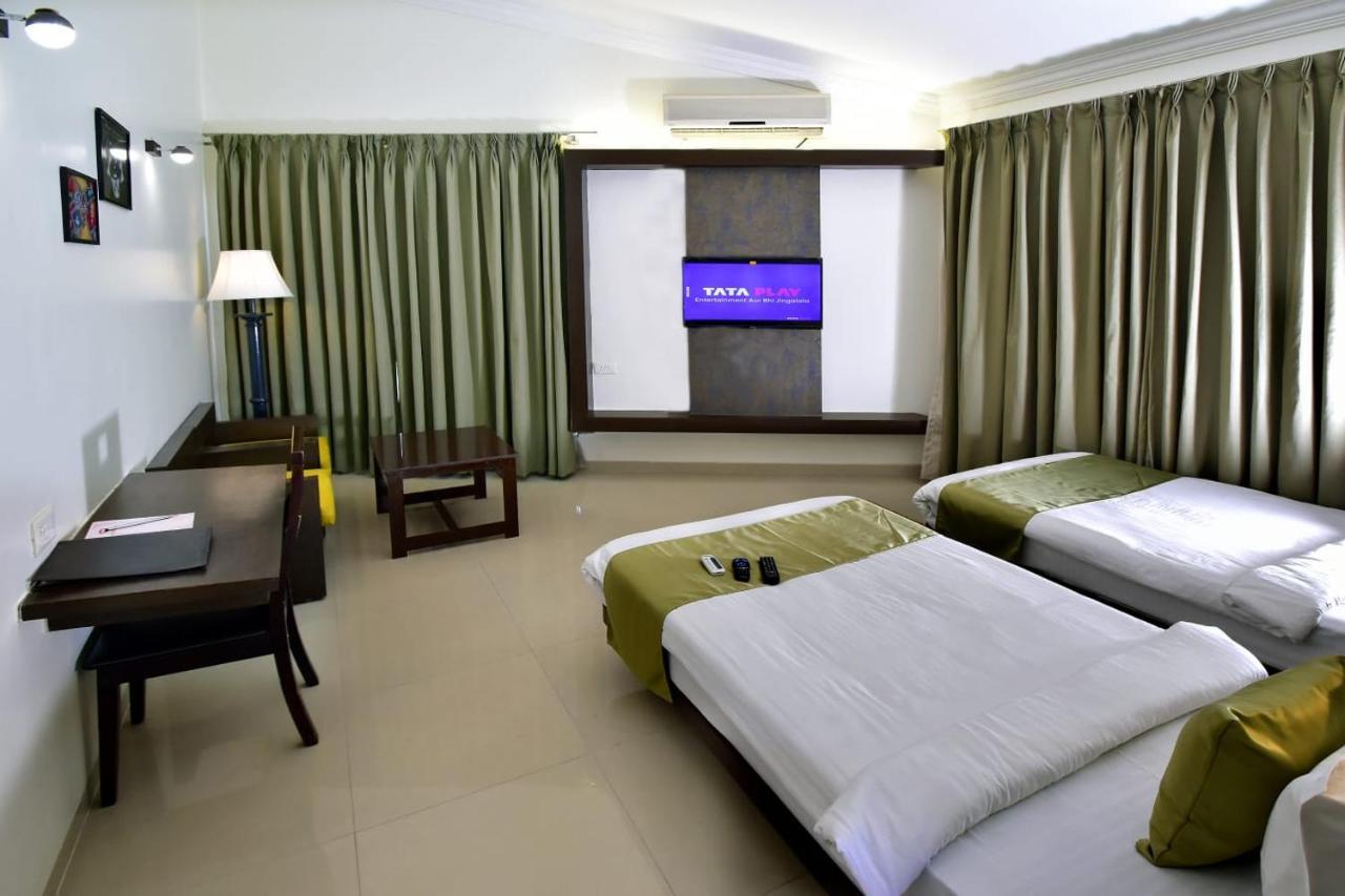 Caves County Resort Malegaon Bagian luar foto