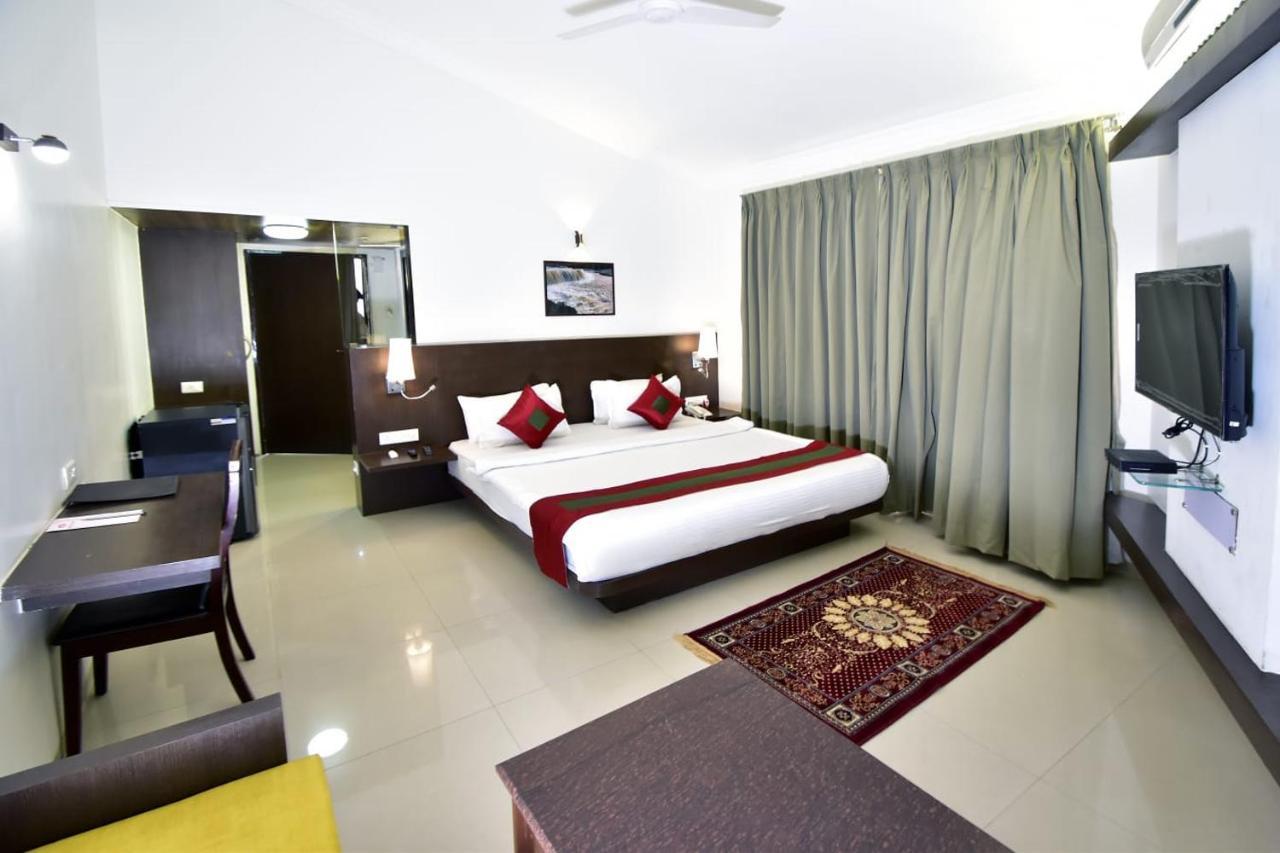 Caves County Resort Malegaon Bagian luar foto