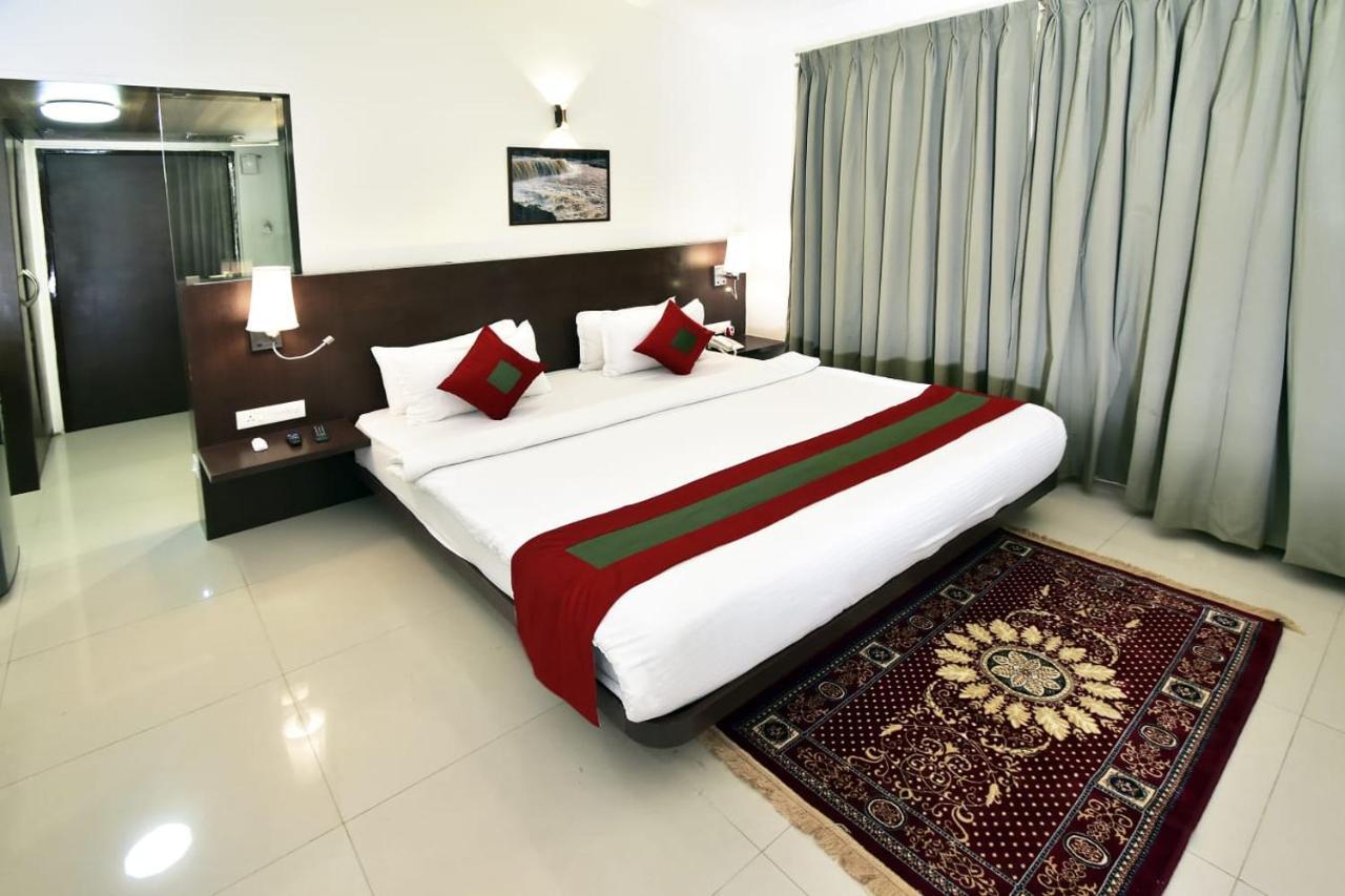 Caves County Resort Malegaon Bagian luar foto