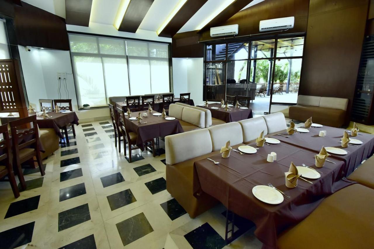 Caves County Resort Malegaon Bagian luar foto