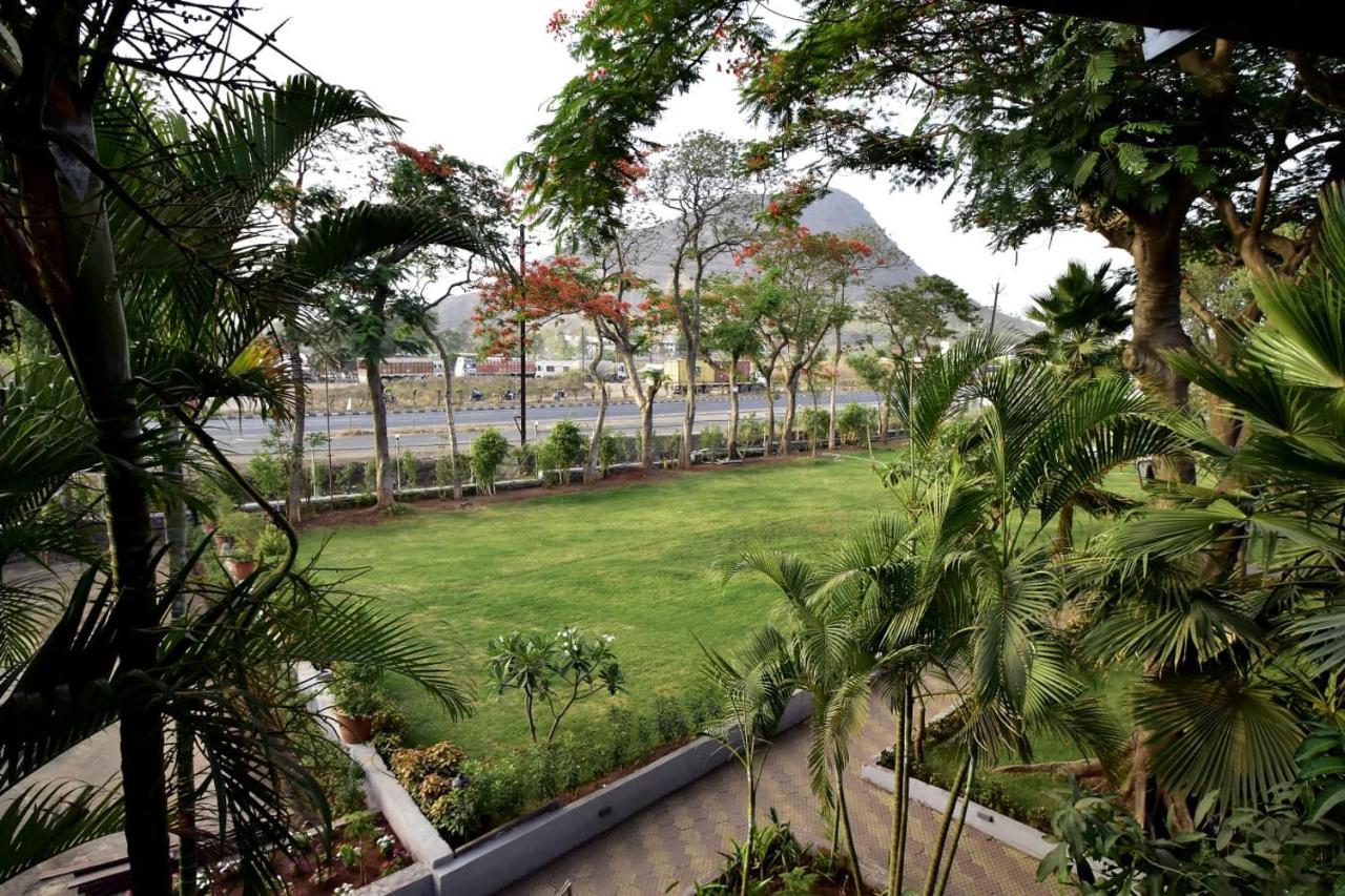Caves County Resort Malegaon Bagian luar foto