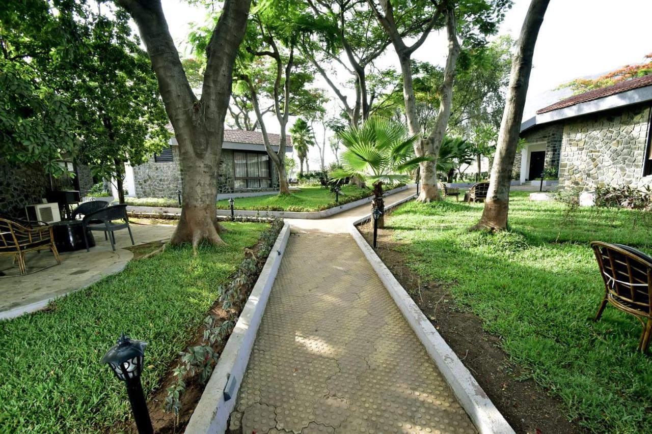 Caves County Resort Malegaon Bagian luar foto