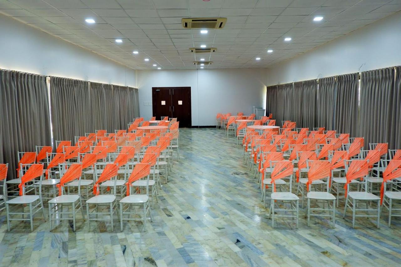 Caves County Resort Malegaon Bagian luar foto