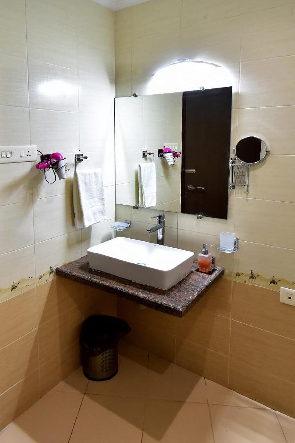 Caves County Resort Malegaon Bagian luar foto