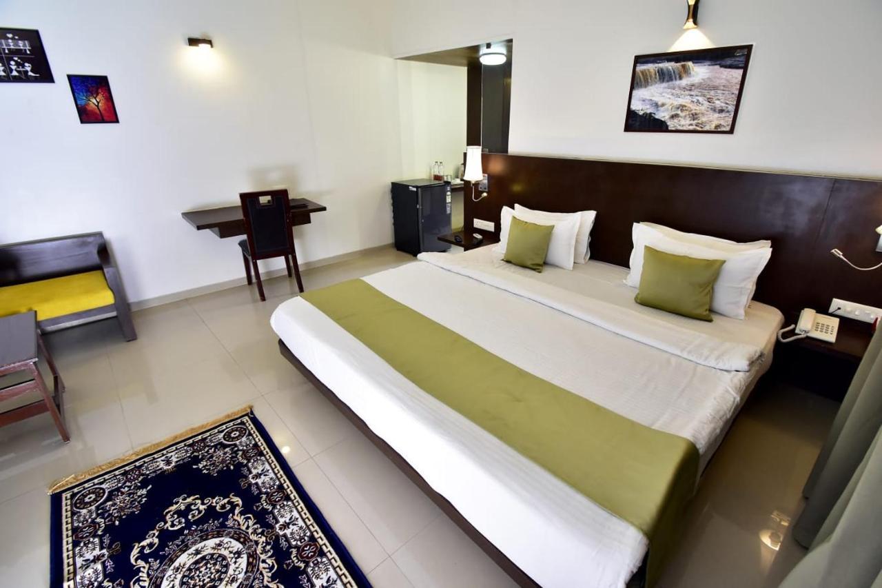 Caves County Resort Malegaon Bagian luar foto
