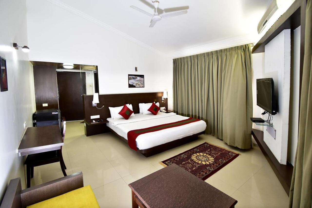 Caves County Resort Malegaon Bagian luar foto