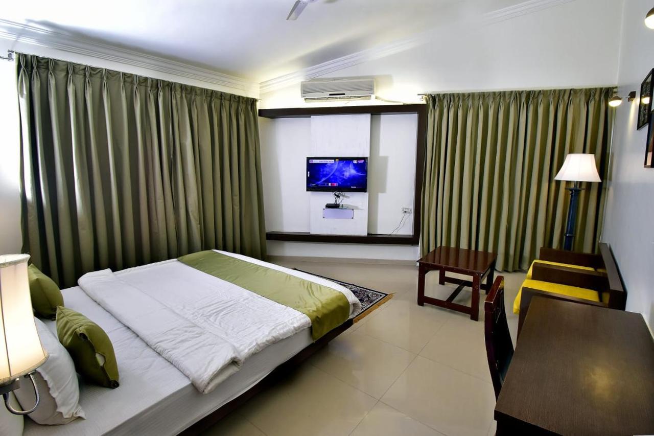 Caves County Resort Malegaon Bagian luar foto