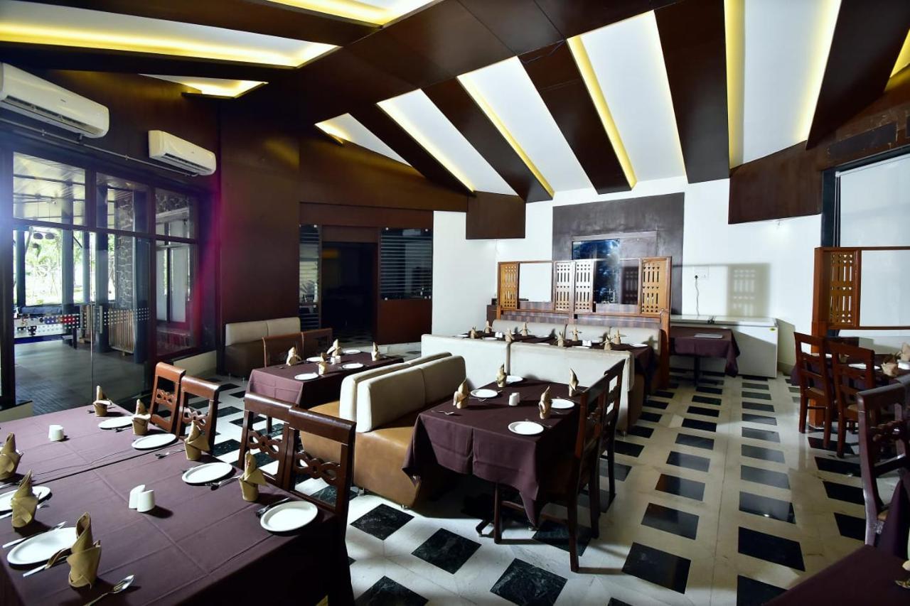 Caves County Resort Malegaon Bagian luar foto