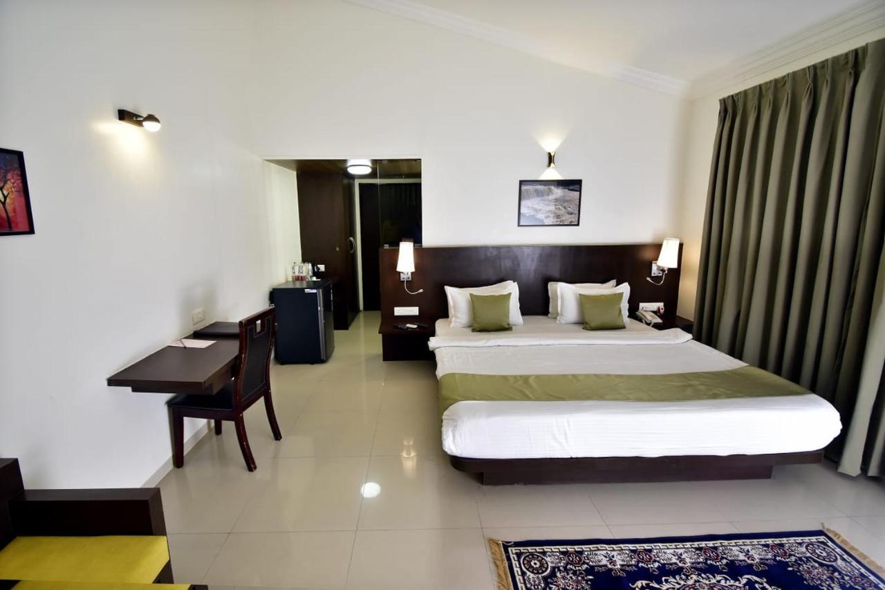 Caves County Resort Malegaon Bagian luar foto