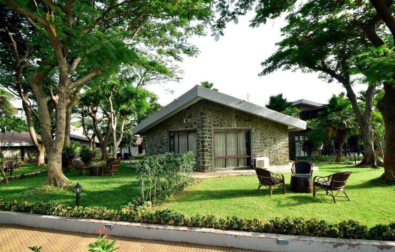 Caves County Resort Malegaon Bagian luar foto