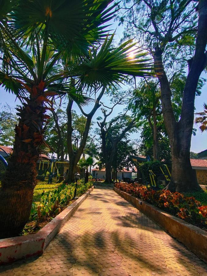 Caves County Resort Malegaon Bagian luar foto
