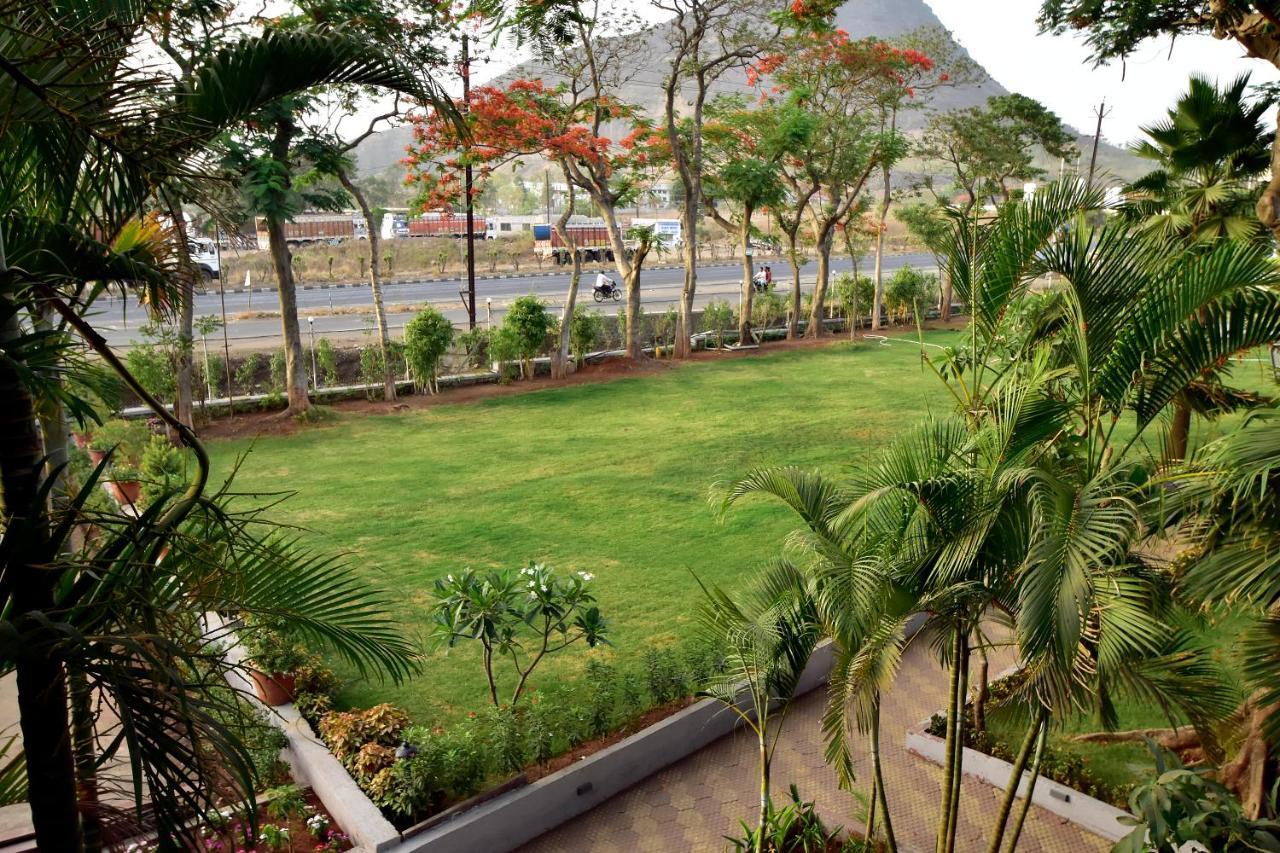Caves County Resort Malegaon Bagian luar foto